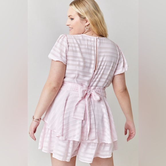 Francesca’s Textured Tie Back Romper - Picture 3 of 5